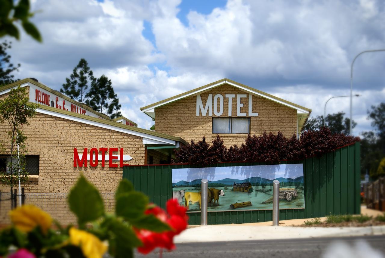 Gin Gin Village Motor Inn Motel Qld מראה חיצוני תמונה