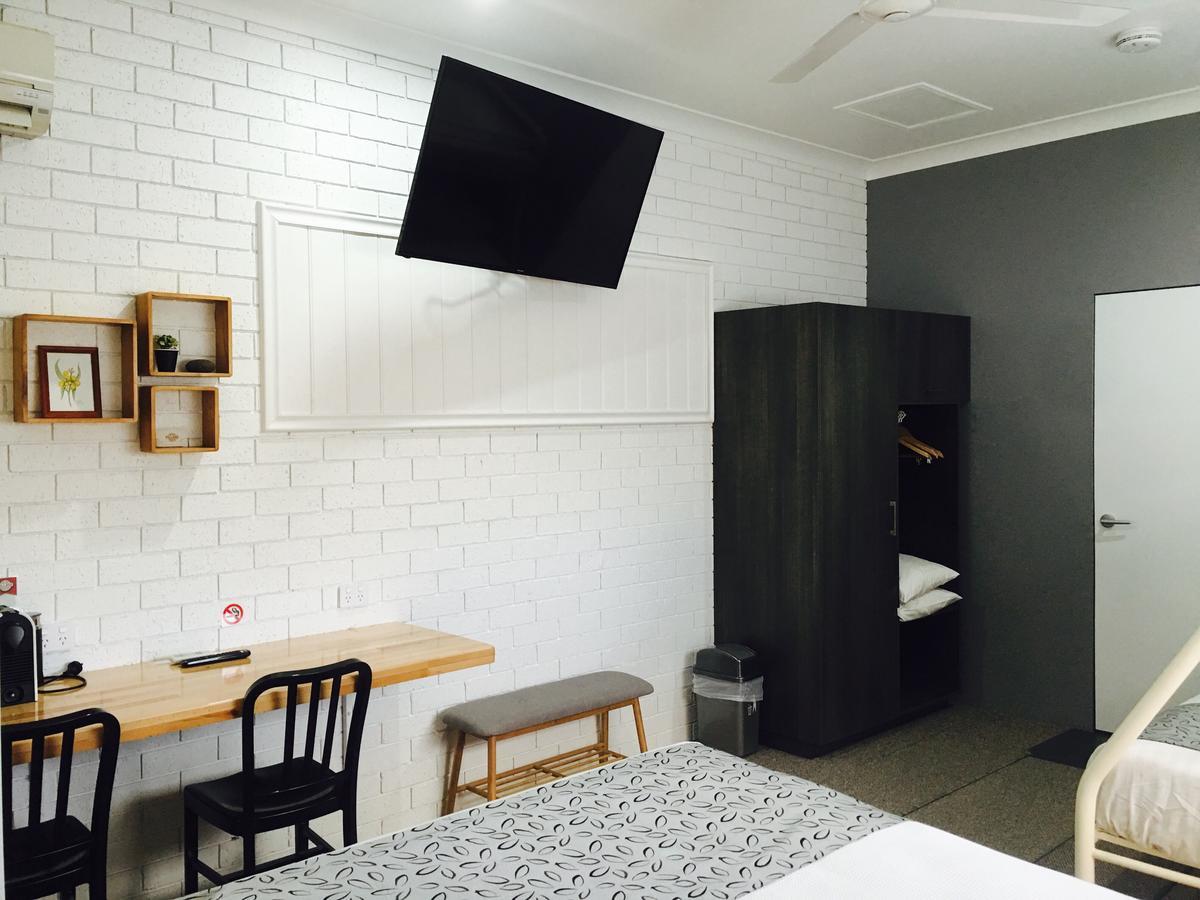 Gin Gin Village Motor Inn Motel Qld מראה חיצוני תמונה