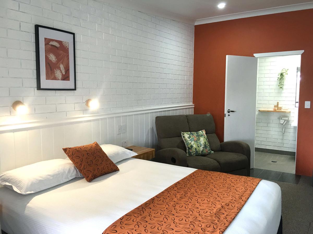 Gin Gin Village Motor Inn Motel Qld מראה חיצוני תמונה